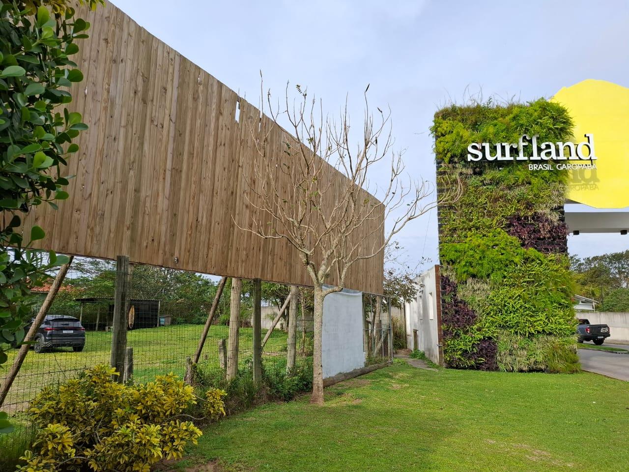 Investimento singular � beira do renomado Surfland Brasil um terreno de 1.577 m�