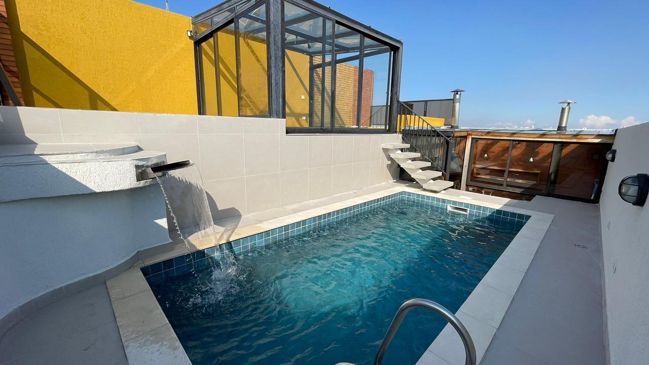 Cobertura com piscina privativa