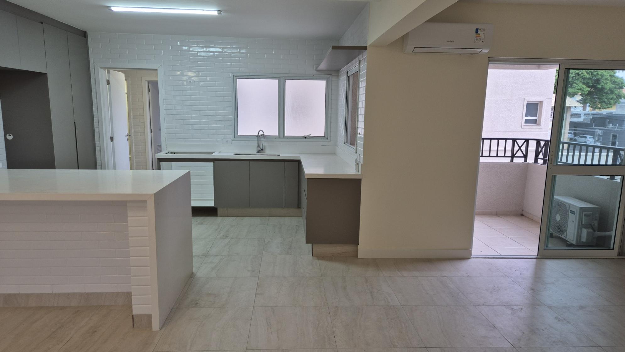 Apartamento de Alto Padr�o de 4 dormit�rio, 4 vagas, 3 varandas, na Vila Ema