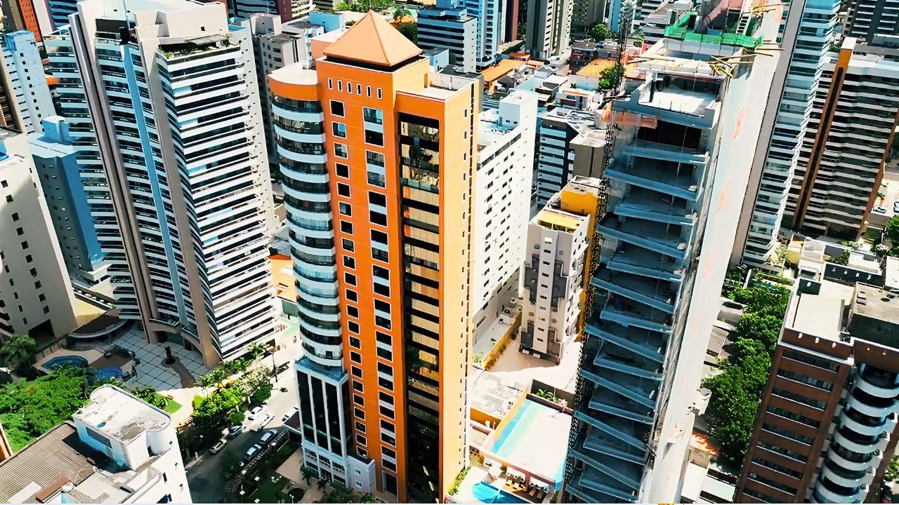 O luxo em cada detalhe! Edificio Casa Rosa localizado no Meireles. Um projeto de excel�ncia, com m�veis Florense e piso Portobello. Com 319m�, 2 su�tes + gabinete, 5 vagas, e totalmente reformado.