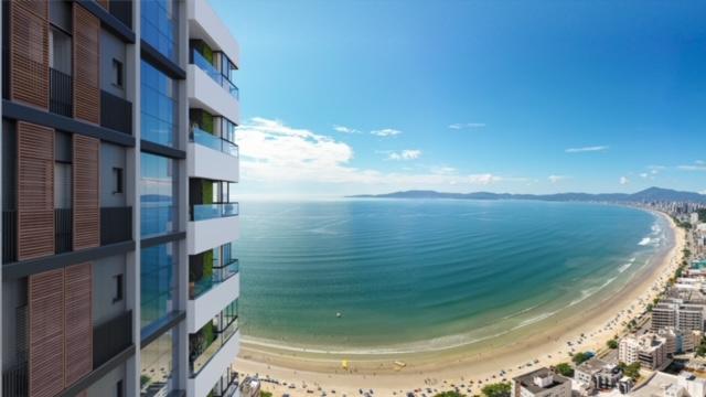 Tenha esta Vista todo o dia da Orla da Praia de Itapema