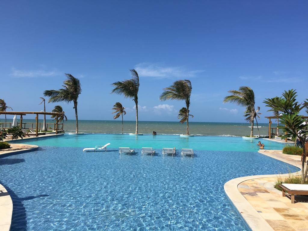 Piscina com borda infinita