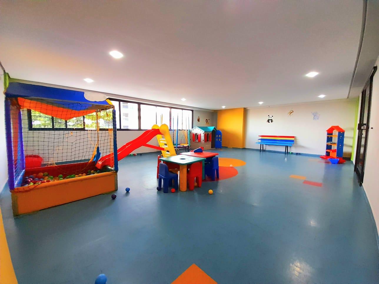 Enquanto os adultos aproveitam o sal�o de jogos, nossas crian�as se divertem nesse Playground, seguro e climatizado.